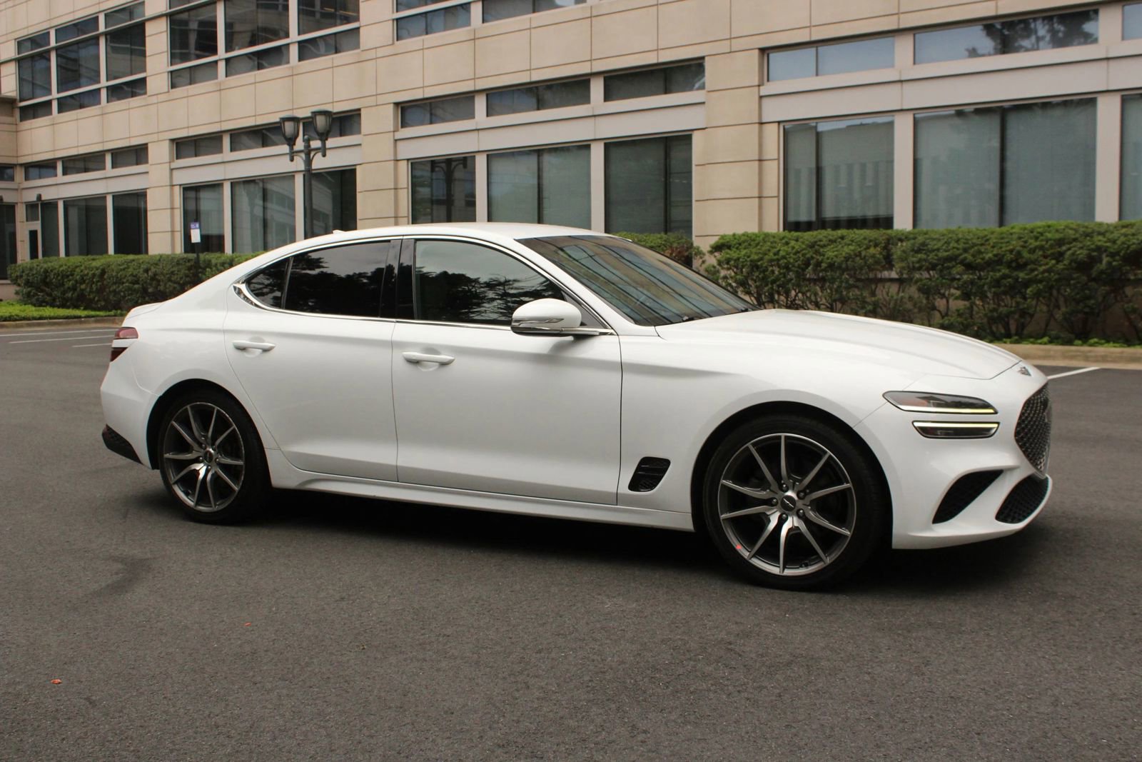 Used 2023 Genesis G70 2.0T AWD/4WD image 2