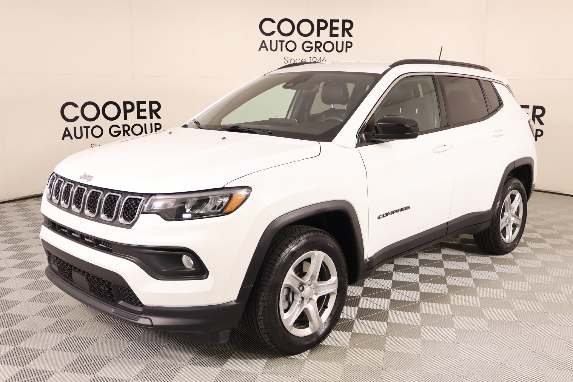 Used 2024 Jeep Compass Latitude w/ Convenience Group AWD/4WD image 9