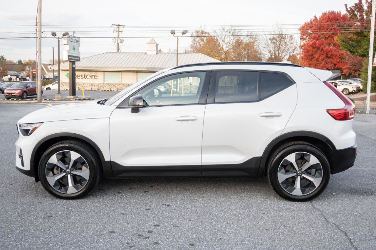 Used 2023 Volvo XC40 B5 Plus AWD/4WD image 8