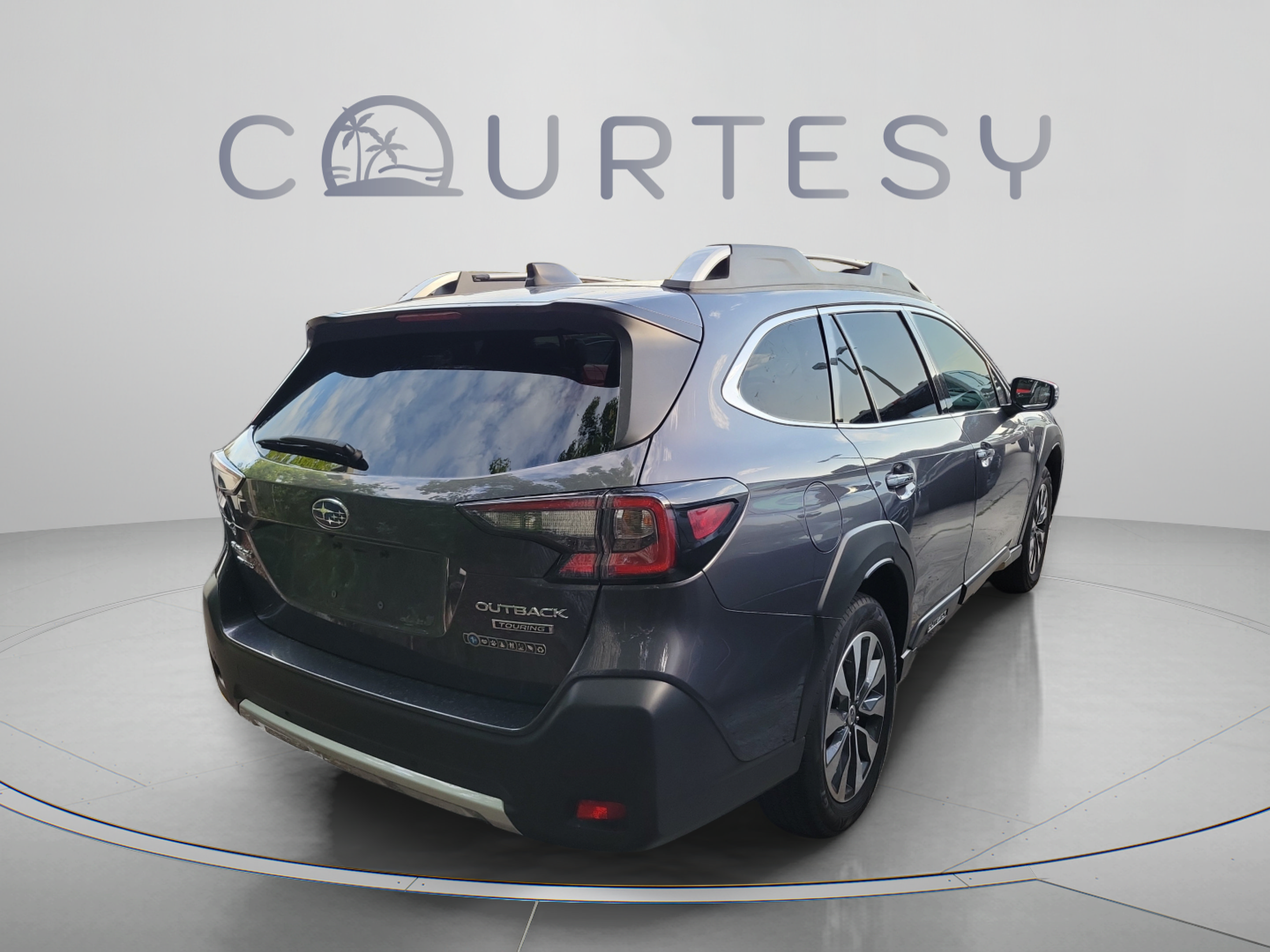 Used 2023 Subaru Outback Touring AWD/4WD image 3