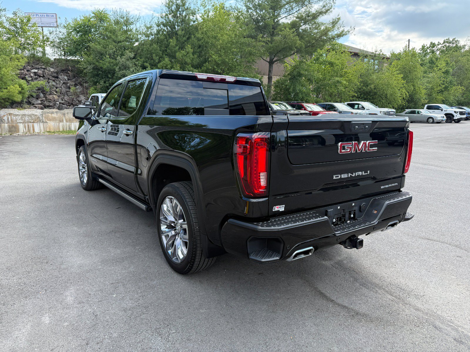 Used 2023 GMC Sierra 1500 Denali AWD/4WD image 3