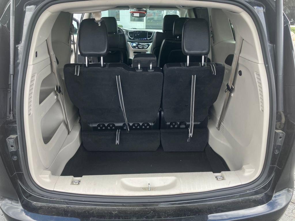 Used 2022 Chrysler Pacifica Touring-L FWD image 22