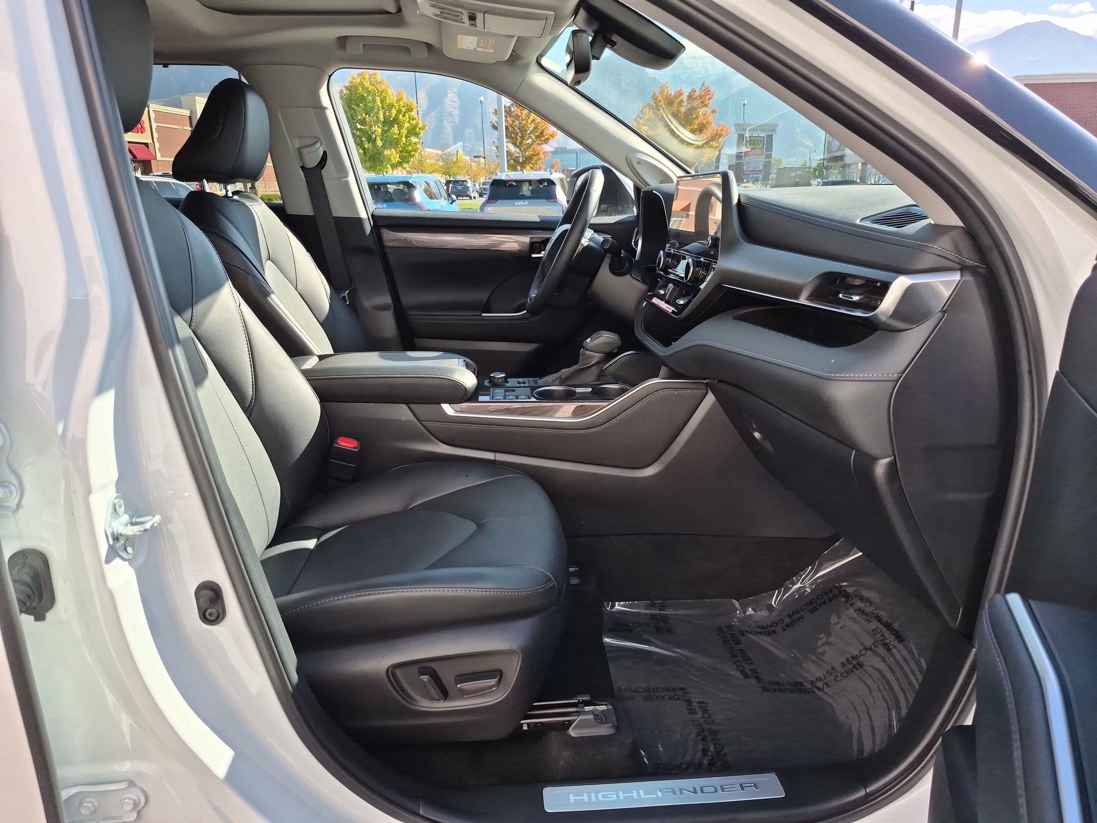 Used 2024 Toyota Highlander Limited AWD/4WD image 34