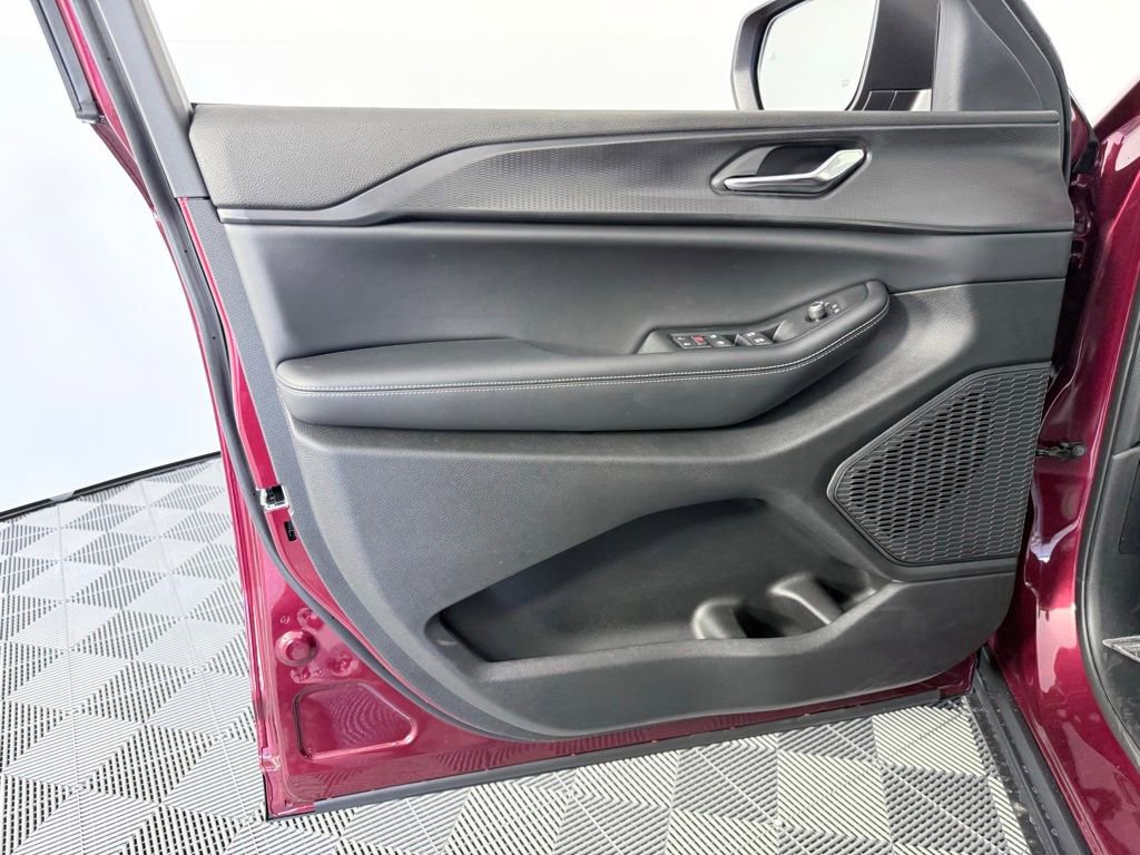 New 2025 Jeep Grand Cherokee Laredo X image 9