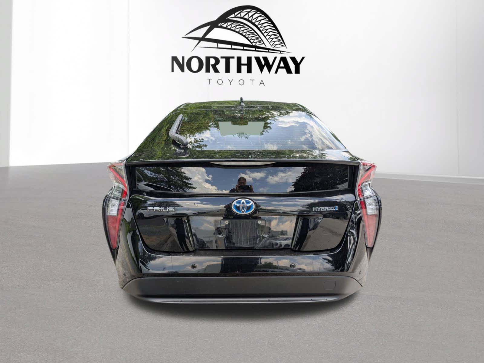 Used 2018 Toyota Prius Two w/ Prius Two Safety Plus Package FWD image 4