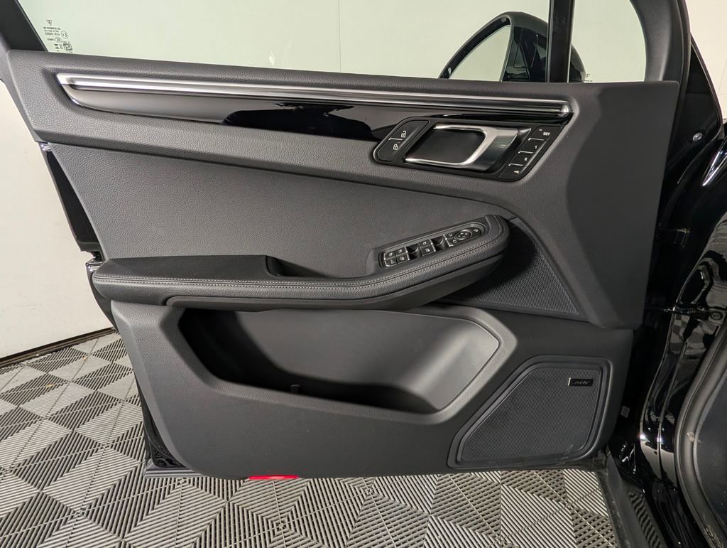 New 2026 Porsche Macan image 25