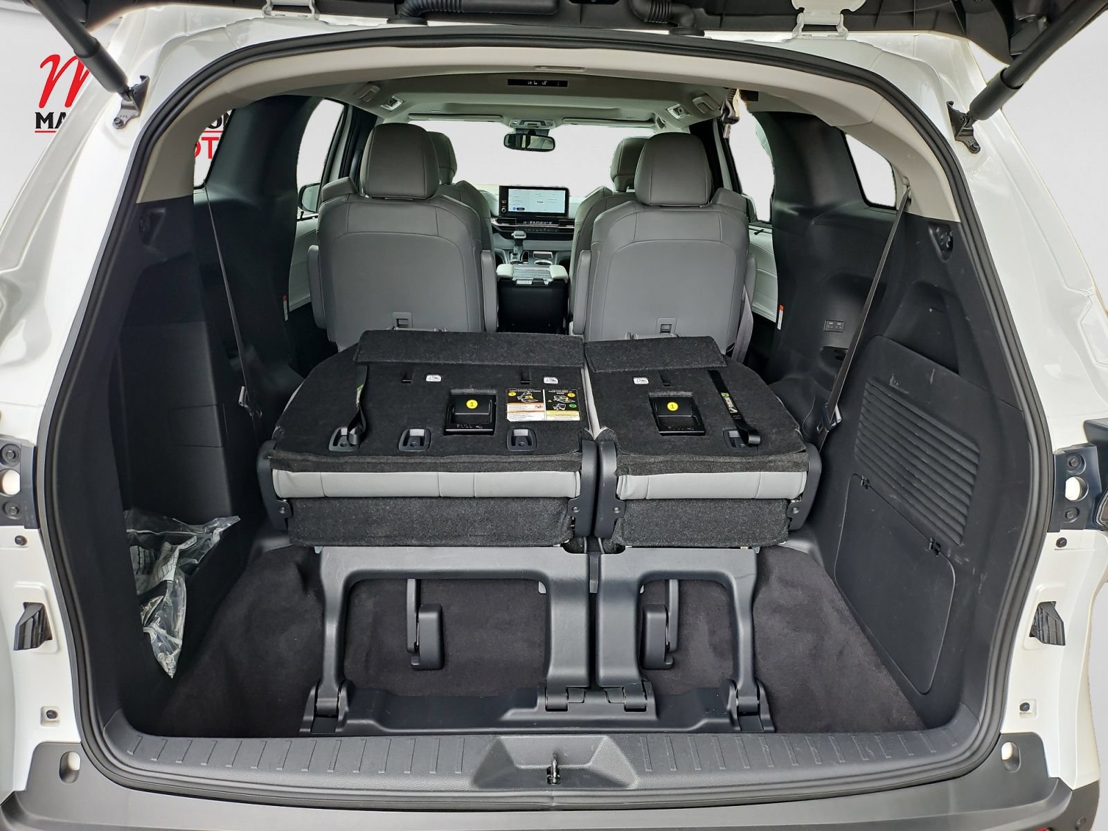 Used 2025 Toyota Sienna XLE FWD image 19