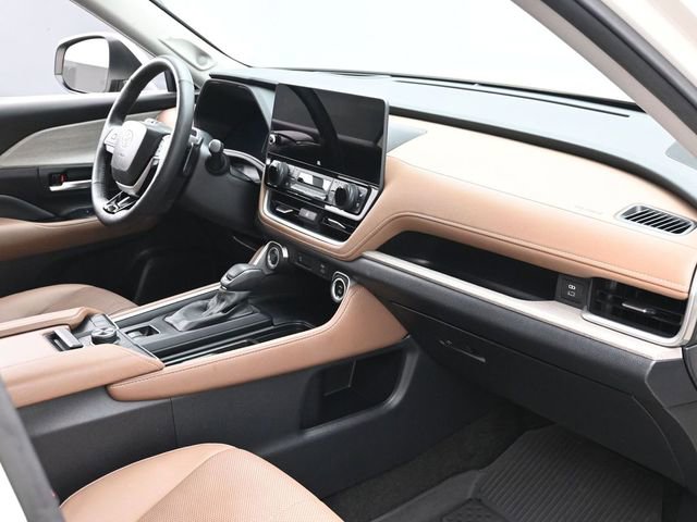 Used 2024 Toyota Grand Highlander Platinum image 32