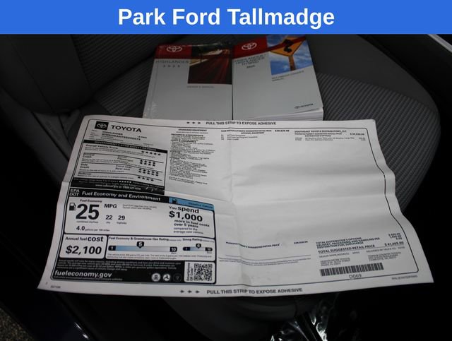 Used 2025 Toyota Highlander LE image 30