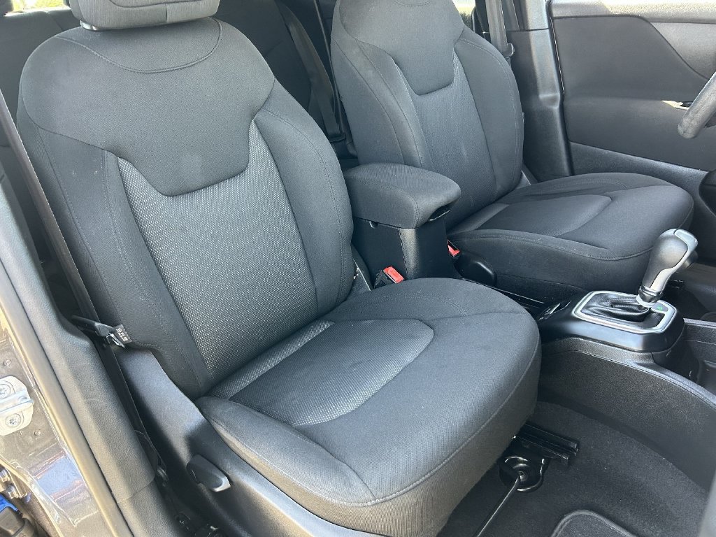 Used 2019 Jeep Renegade Sport w/ Sport Appearance Group AWD/4WD image 10