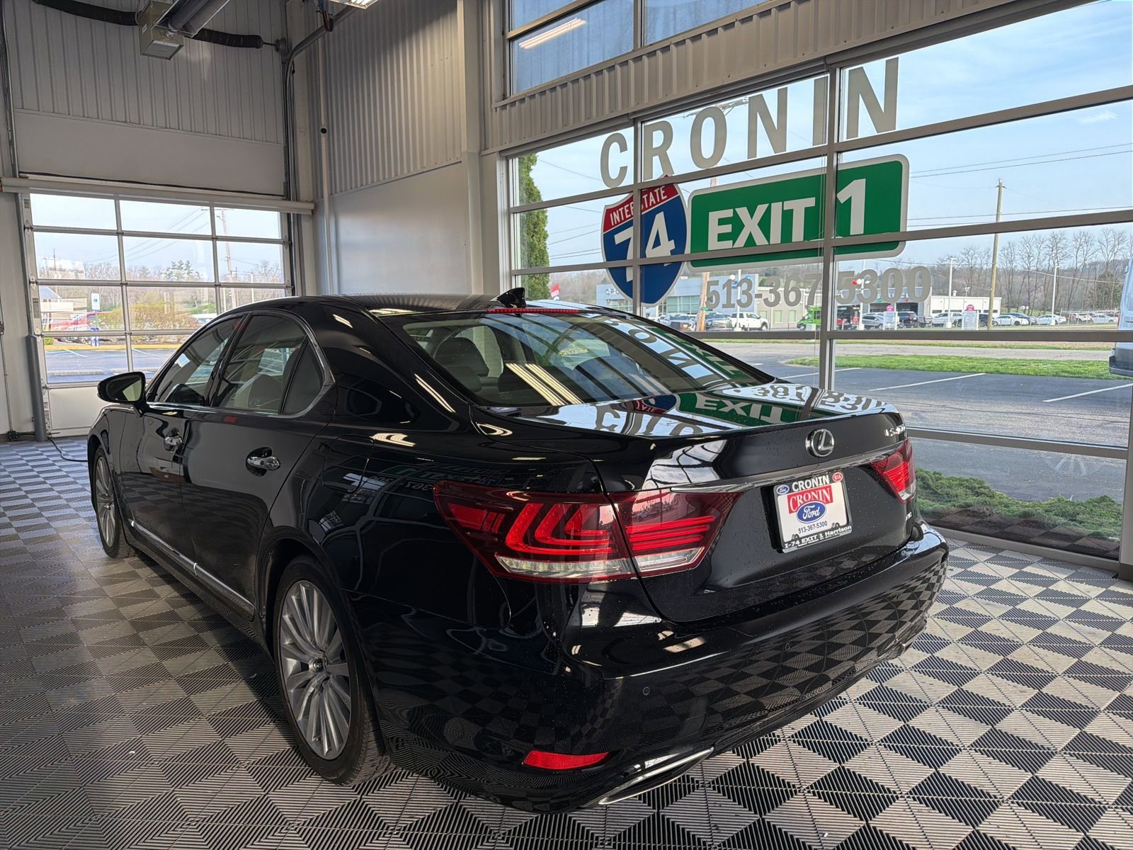 Used 2015 Lexus LS 460 AWD w/ Comfort Package image 4