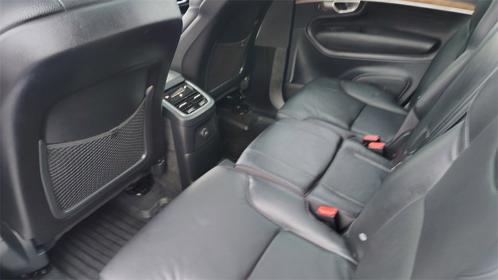 Certified 2024 Volvo XC90 T8 Plus w/ Protection Package Premier image 29