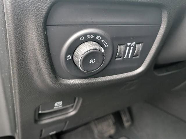 Used 2023 Jeep Grand Cherokee L Limited w/ Luxury Tech Group II image 17