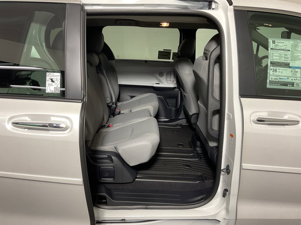 New 2026 Toyota Sienna XLE FWD image 35