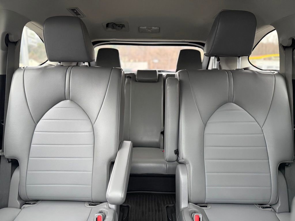 Used 2022 Toyota Highlander XLE AWD/4WD image 31