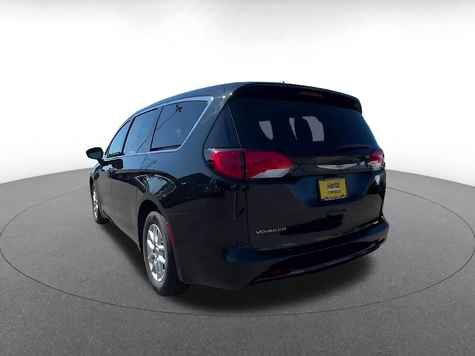 Used 2024 Chrysler Voyager LX FWD image 9