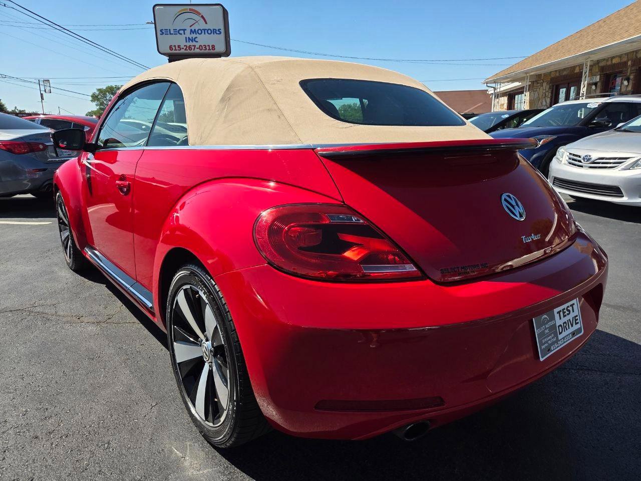 Used 2013 Volkswagen Beetle Turbo 60's Edition FWD image 4