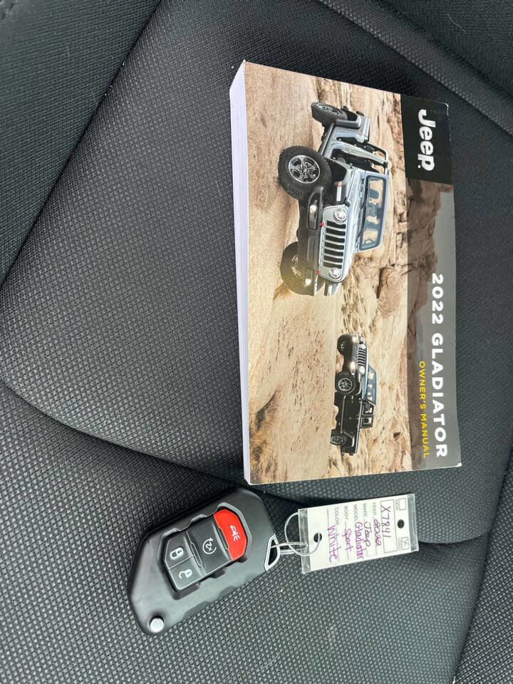 Used 2022 Jeep Gladiator Sport image 29