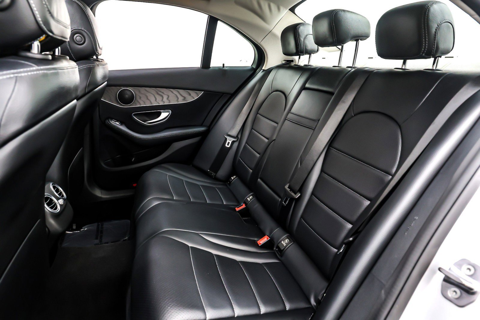 Used 2017 Mercedes-Benz C 300 Sedan image 8