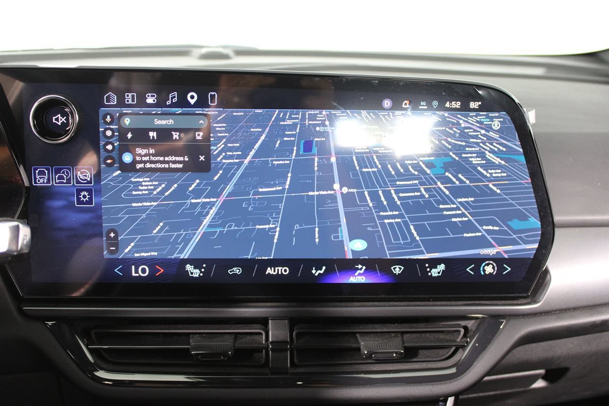 Used 2024 Chevrolet Equinox EV RS FWD image 9