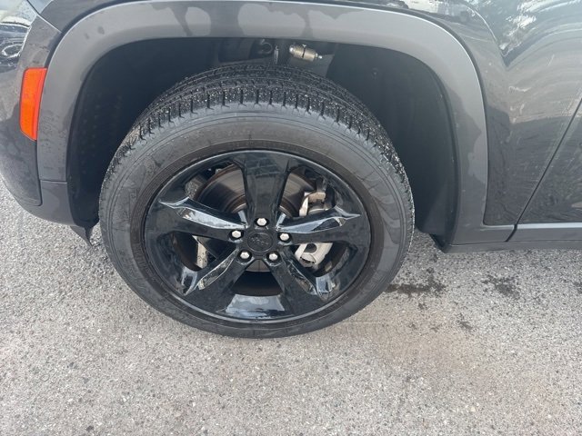 Used 2022 Jeep Grand Cherokee L Limited w/ Black Appearance Package image 11