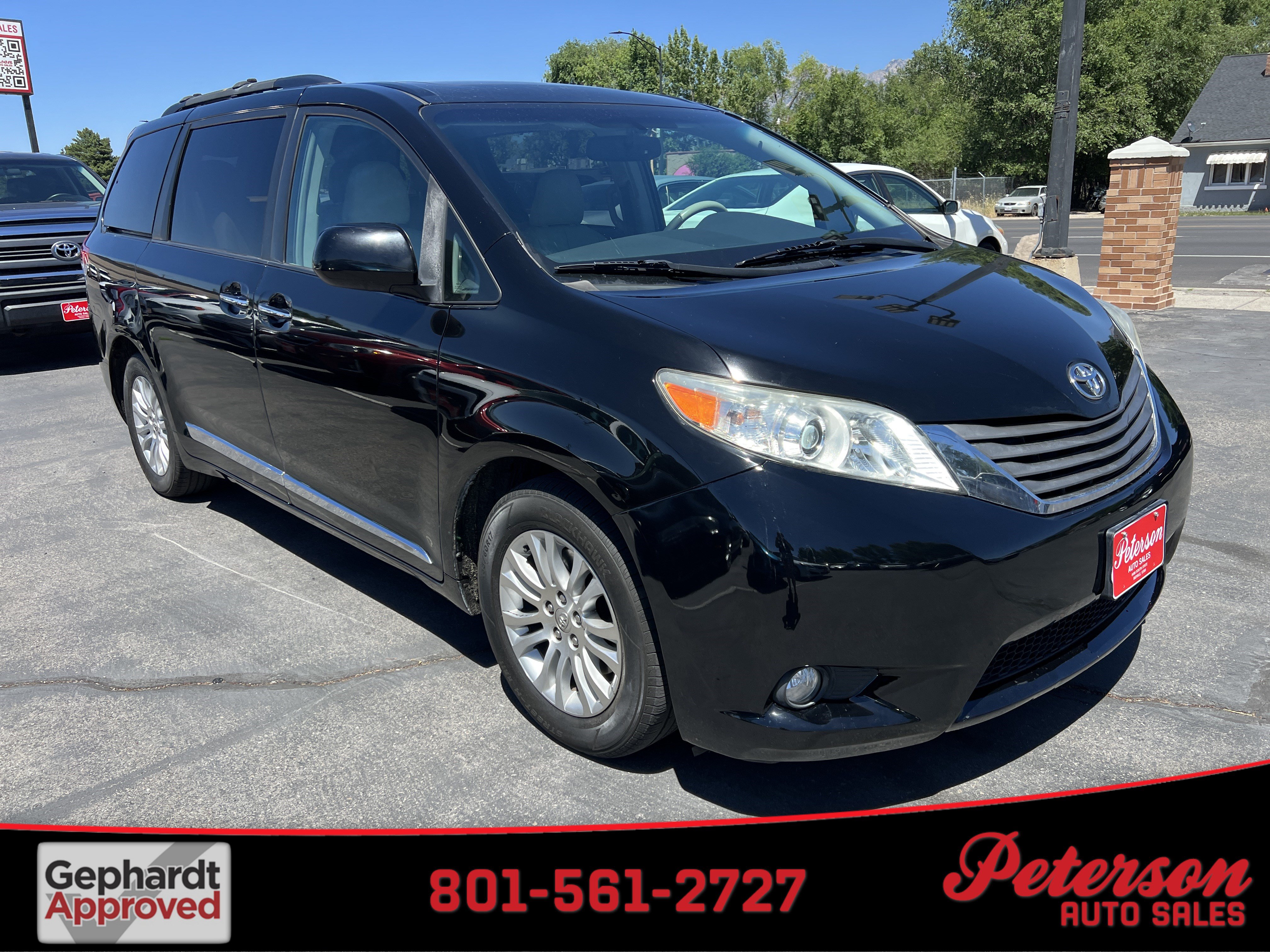 Used 2012 Toyota Sienna XLE w/ Premium Pkg FWD image 1