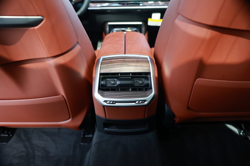 Used 2025 BMW i7 M70 w/ Executive Package AWD/4WD image 32