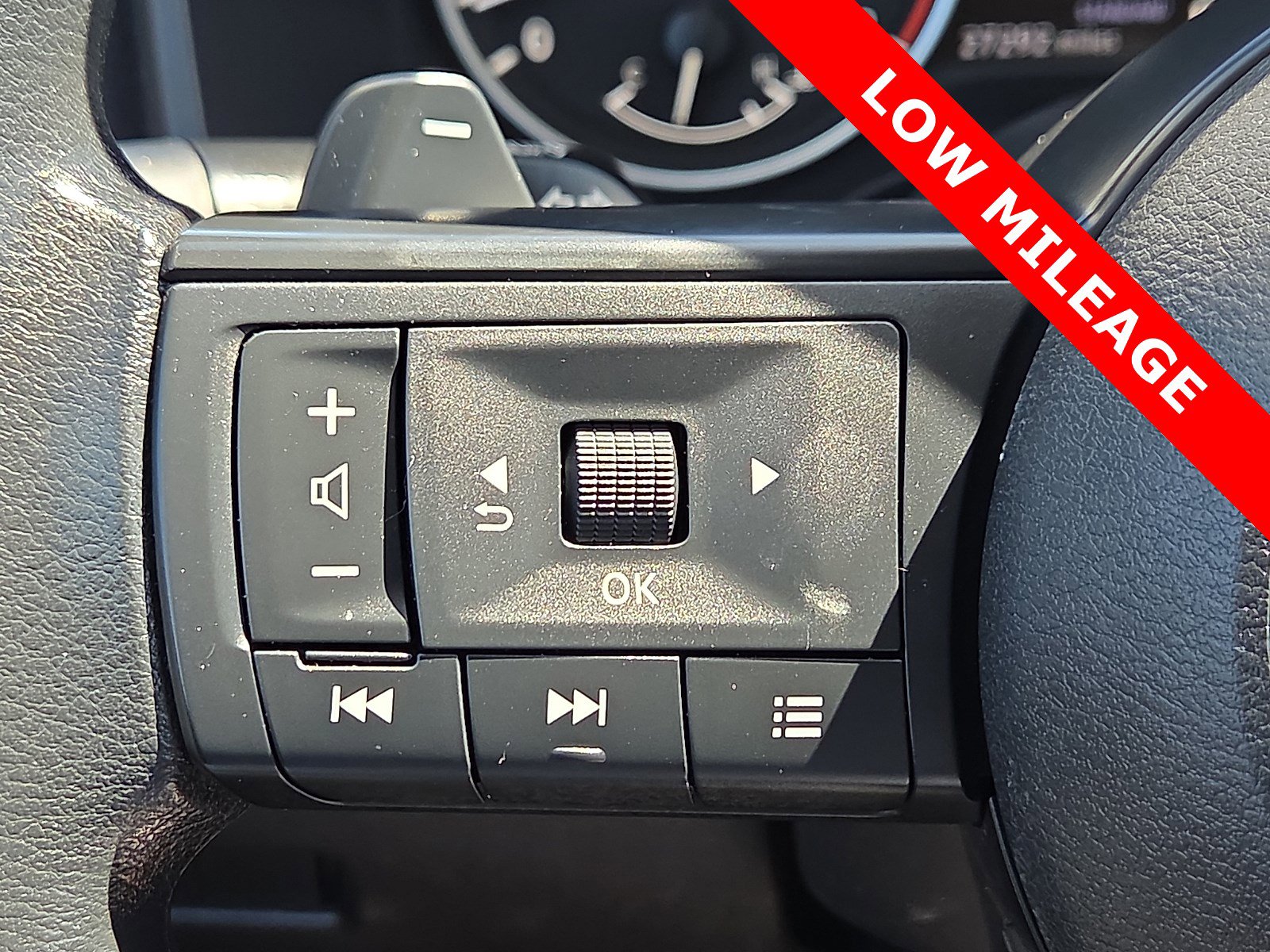 Used 2023 Nissan Rogue S image 21