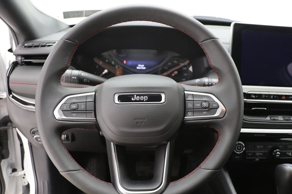 Used 2025 Jeep Compass Trailhawk AWD/4WD image 16