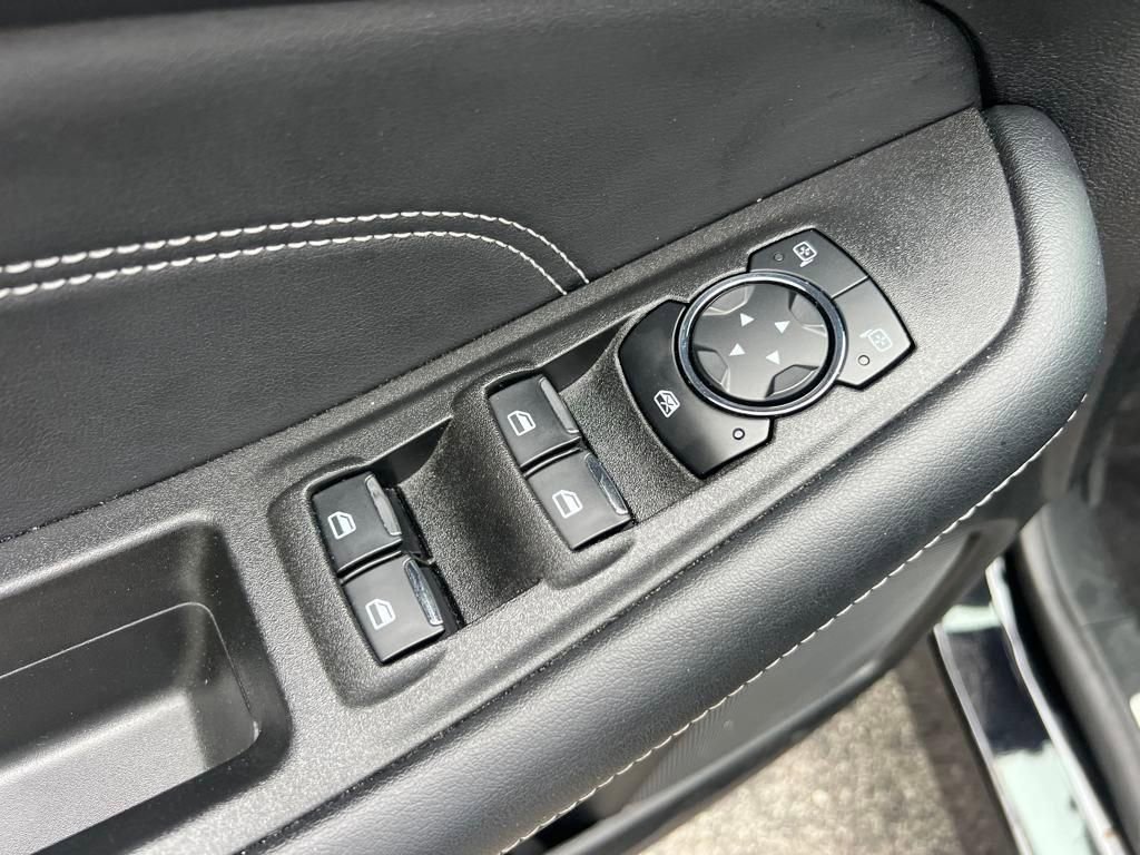 Used 2024 Ford Edge Titanium image 11