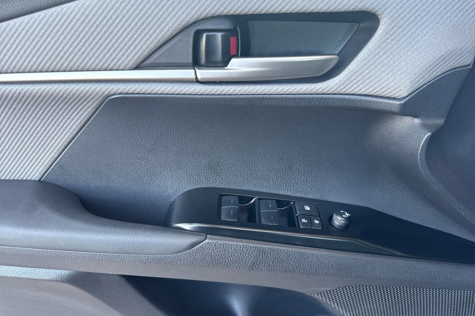 Used 2026 Toyota Camry SE FWD image 11