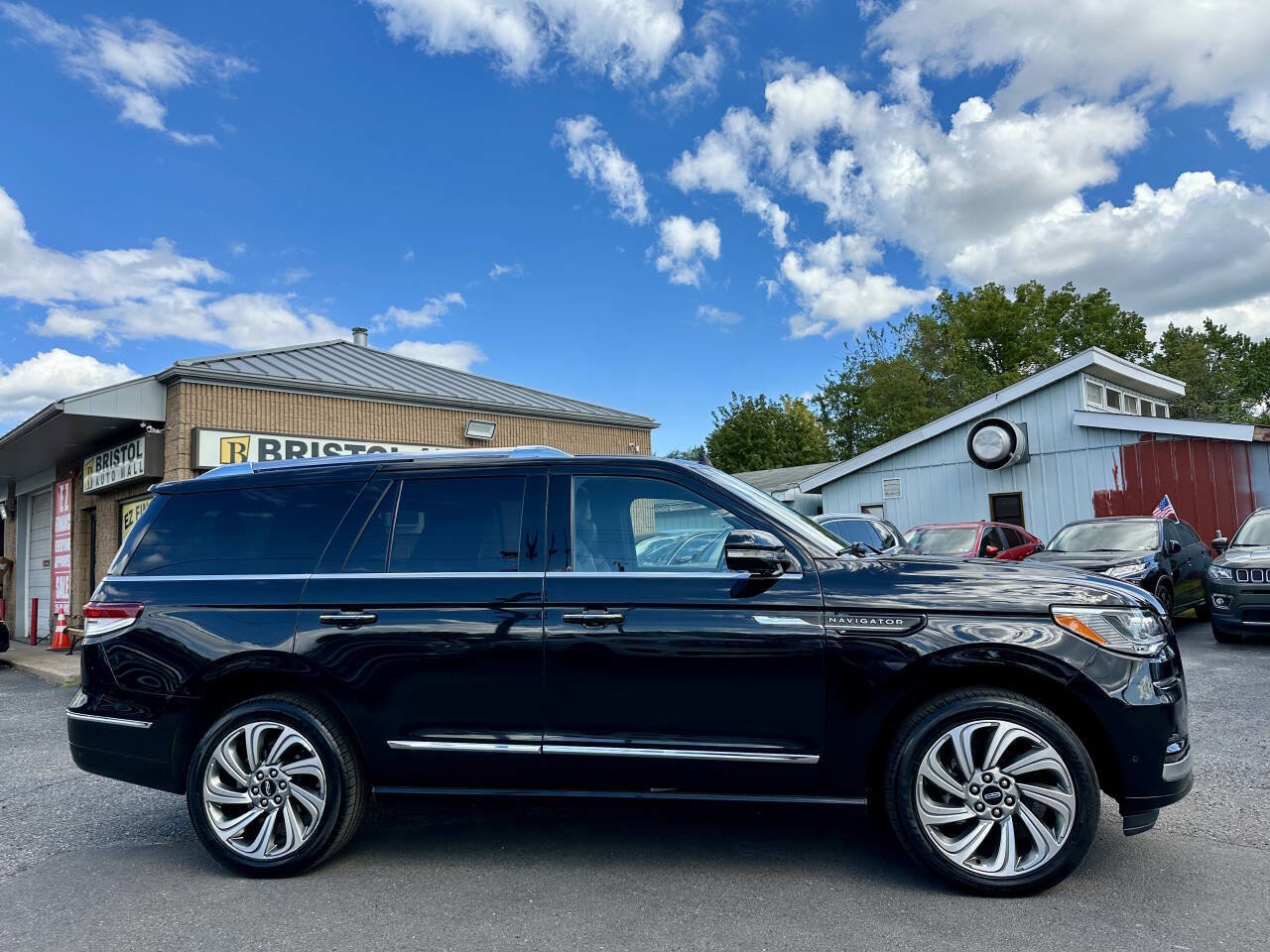 Used 2022 Lincoln Navigator Reserve image 5