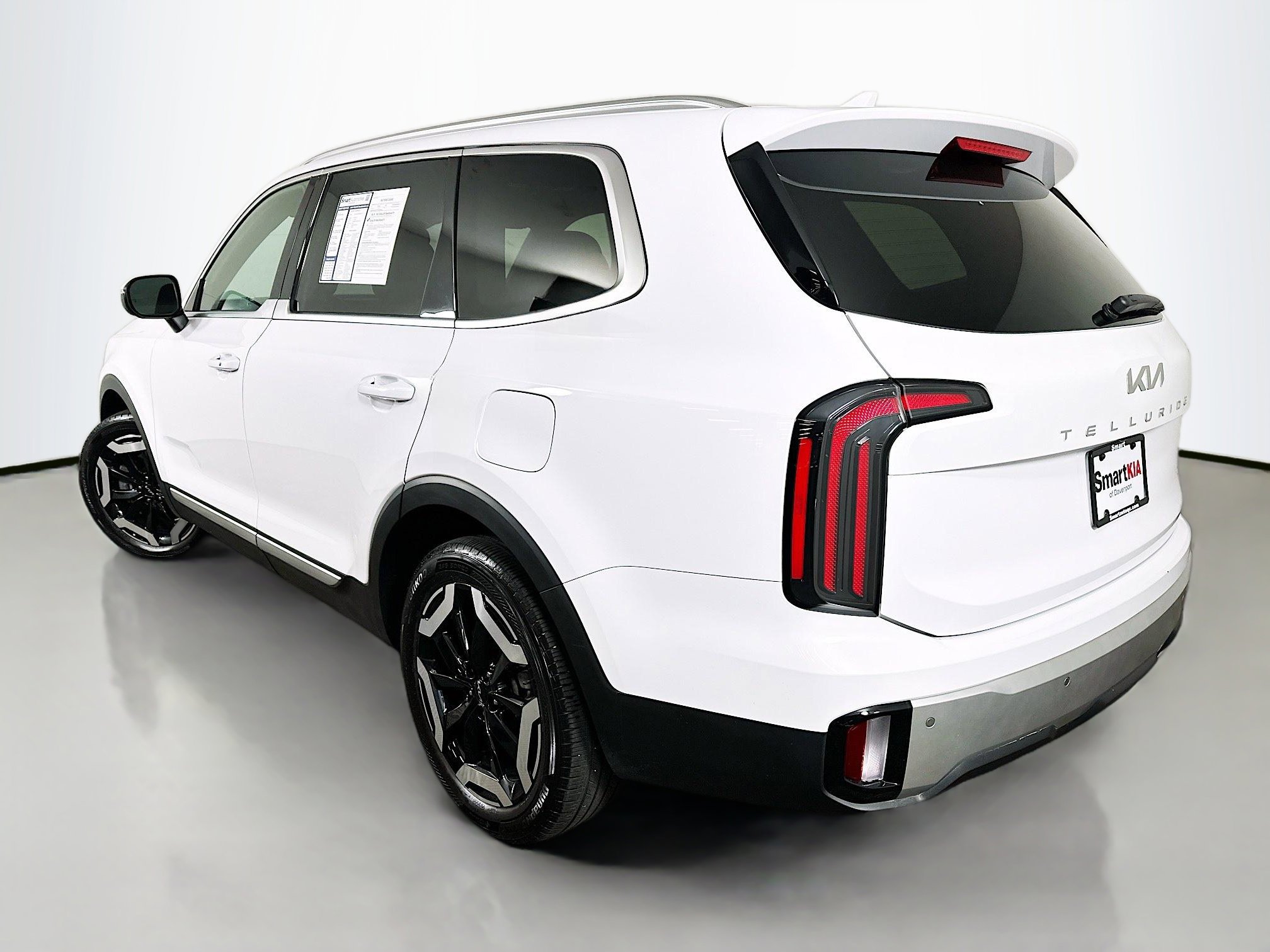 Used 2023 Kia Telluride EX w/ EX Captain's Chair Package image 5