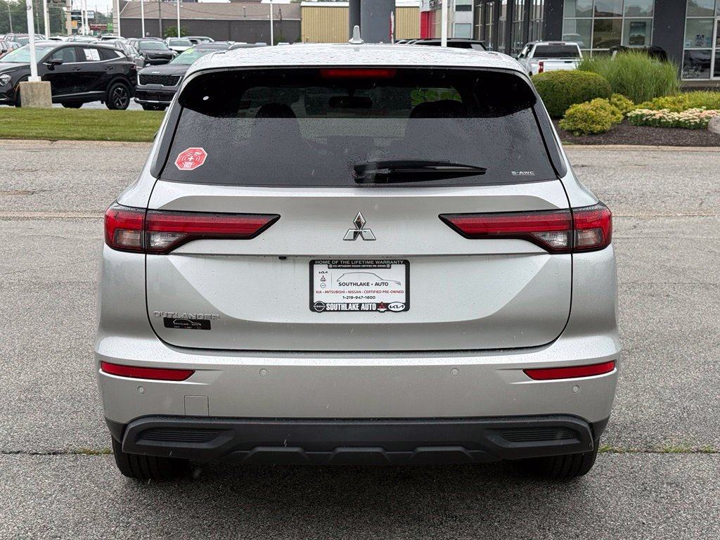Used 2022 Mitsubishi Outlander ES AWD/4WD image 6