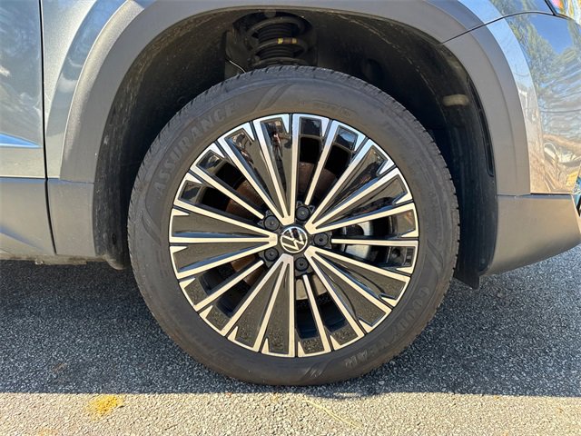 Used 2025 Volkswagen Taos SE image 12