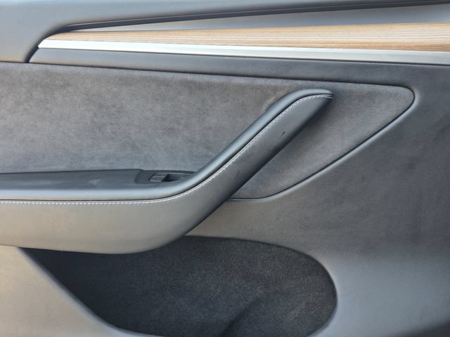 Used 2024 Tesla Model Y Long Range AWD/4WD image 18