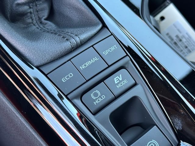 New 2026 Toyota Camry Hybrid FWD image 18