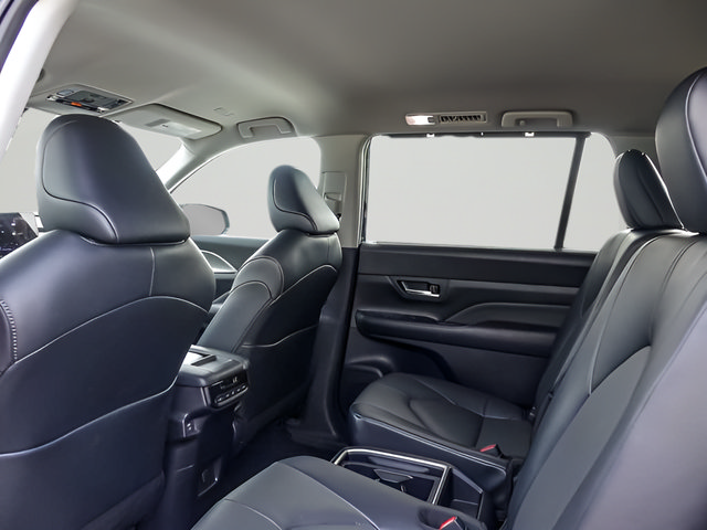 Used 2025 Toyota Grand Highlander AWD image 13