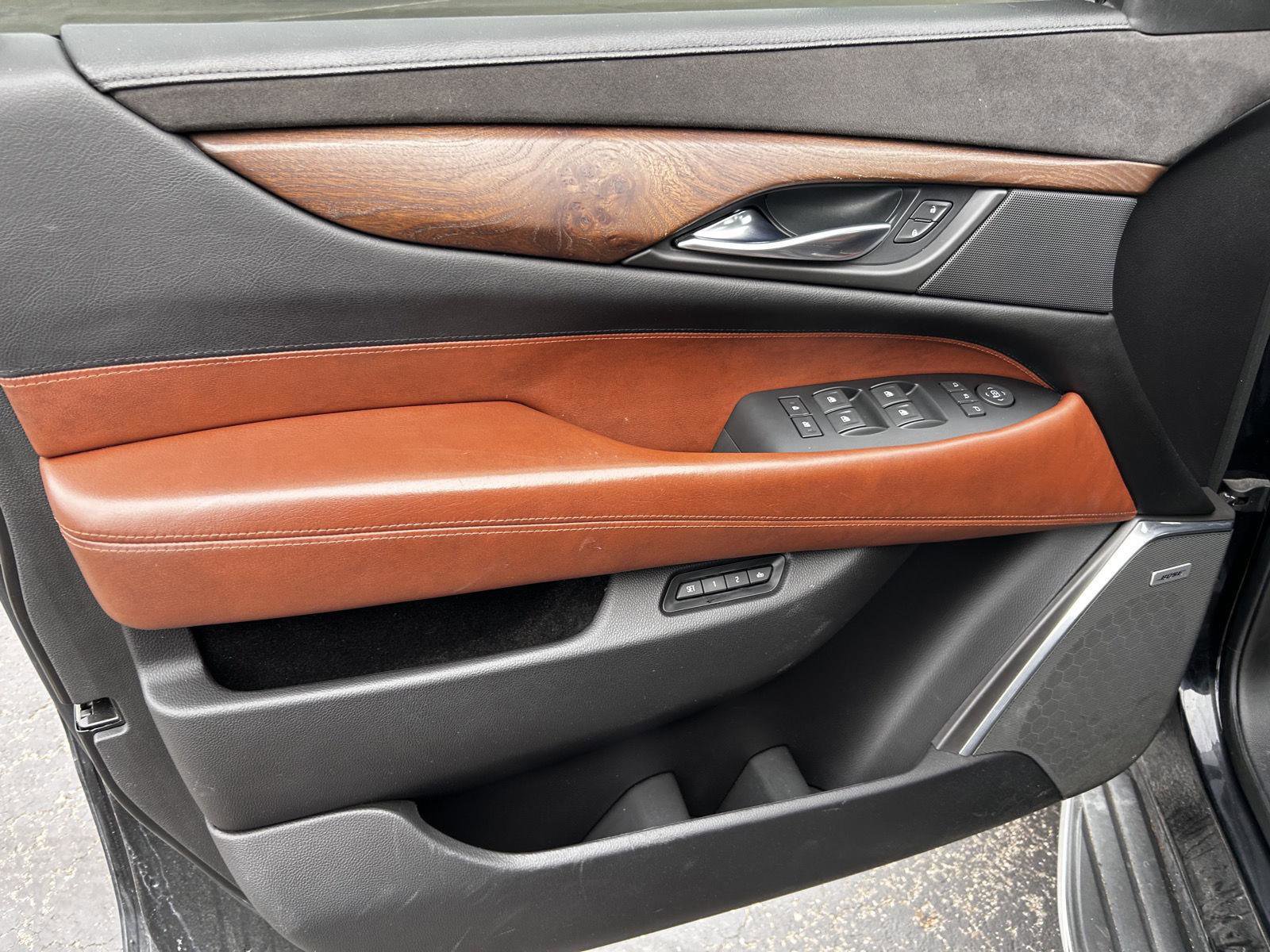 Used 2017 Cadillac Escalade Luxury image 10