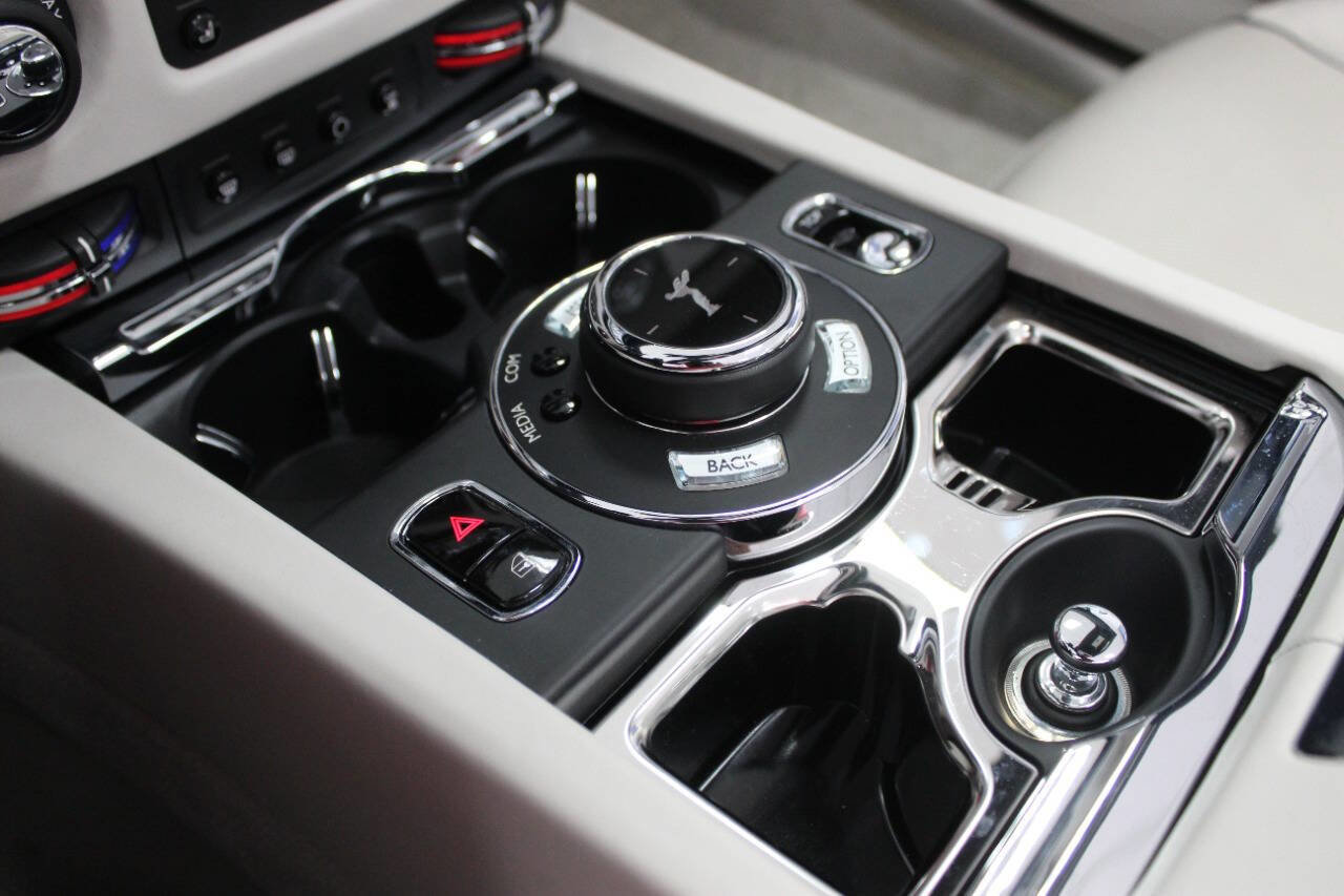 Used 2019 Rolls-Royce Dawn image 19