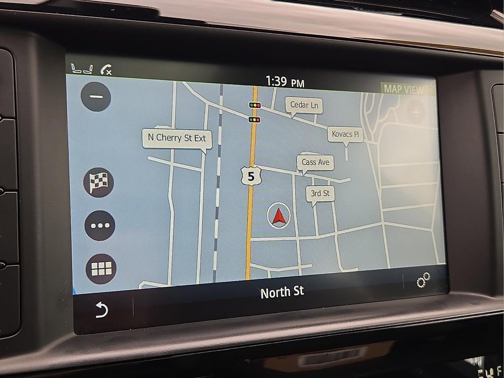 Used 2017 Jaguar F-PACE Premium image 19