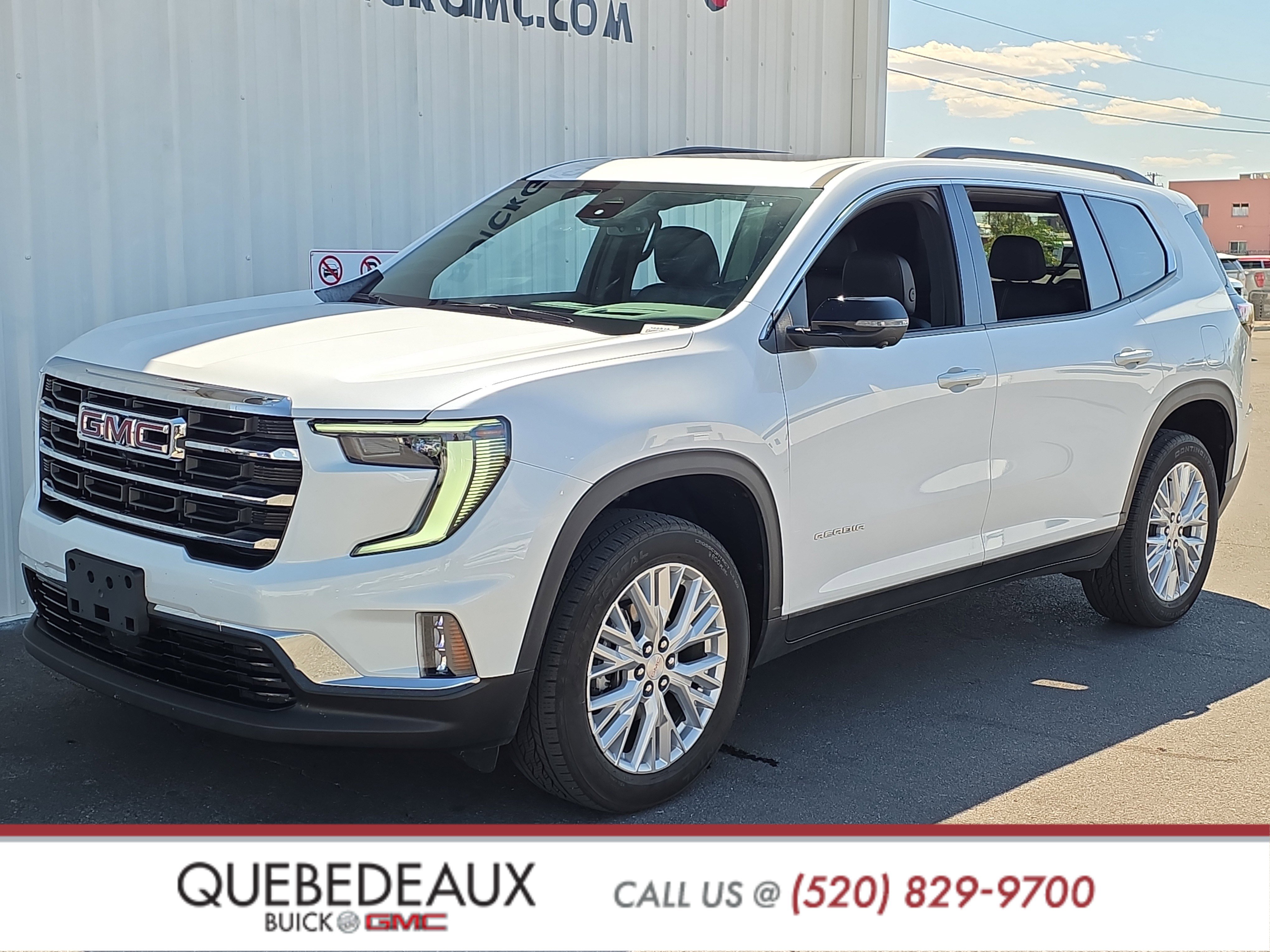 Used 2024 GMC Acadia Elevation w/ Luxury Package image 3