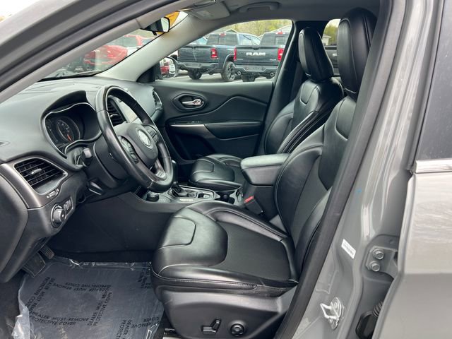 Used 2019 Jeep Cherokee Latitude Plus AWD/4WD image 4