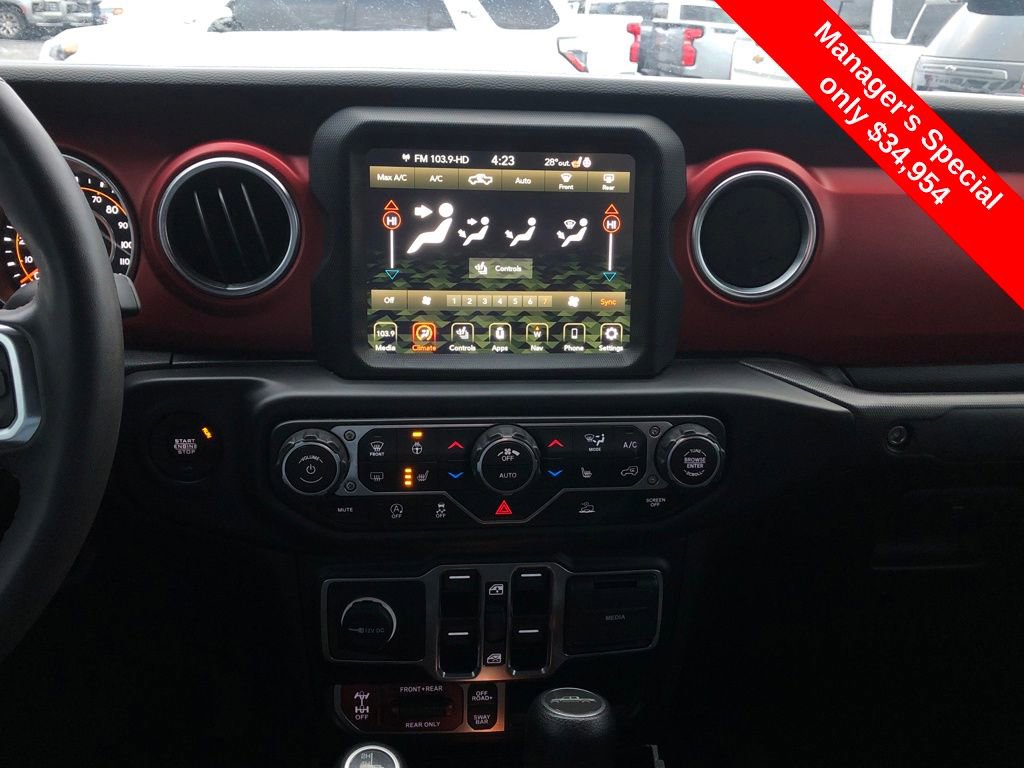 Used 2023 Jeep Gladiator Rubicon w/ Cold Weather Group image 18