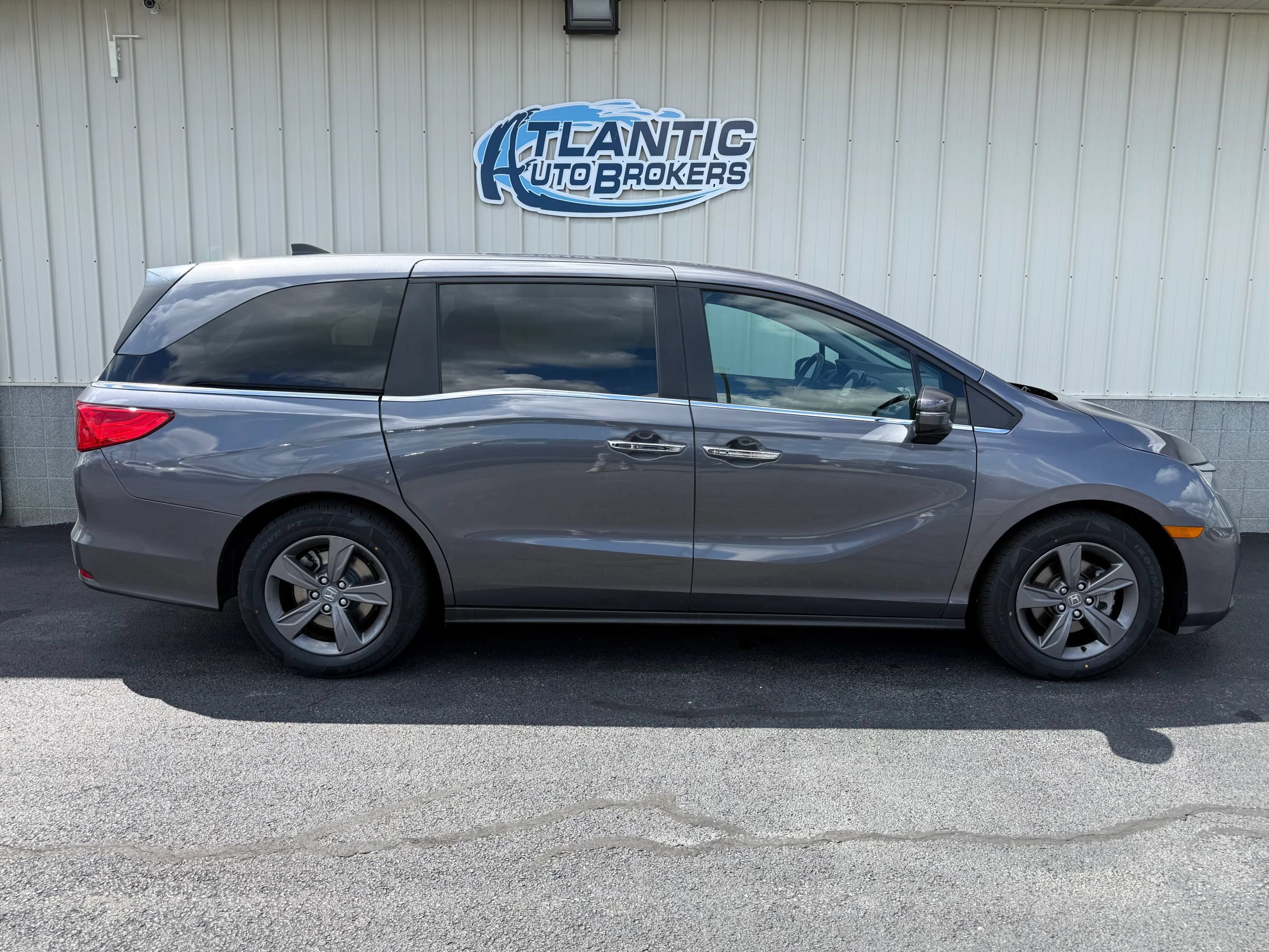 Used 2023 Honda Odyssey EX image 3