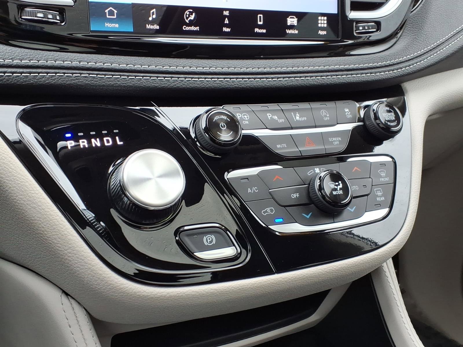 Used 2024 Chrysler Pacifica Limited image 21