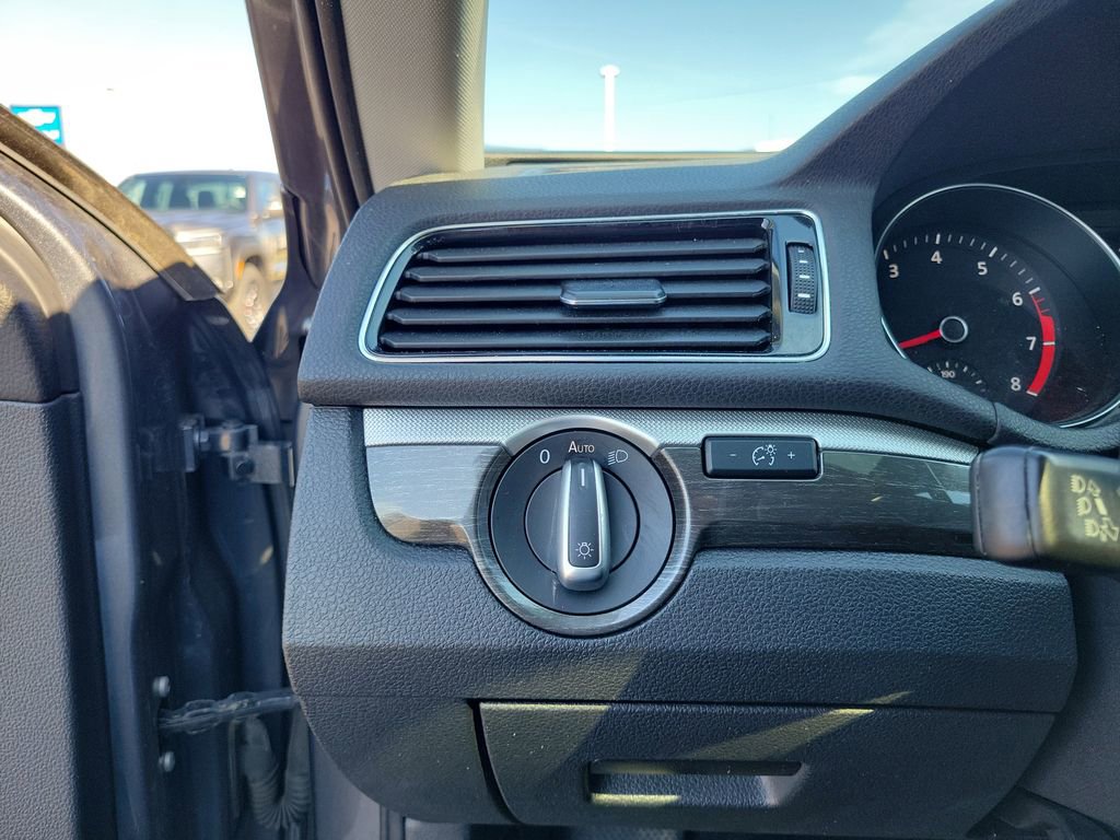 Used 2017 Volkswagen Passat 1.8T SE image 22