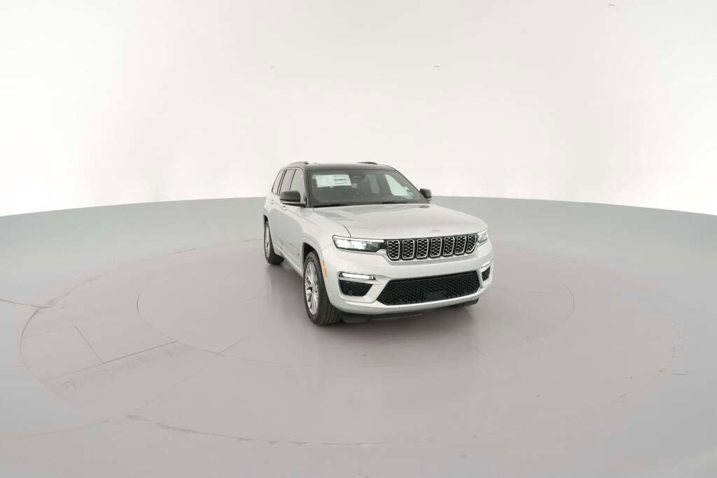 New 2025 Jeep Grand Cherokee Summit w/ Luxury Tech Group V image 17