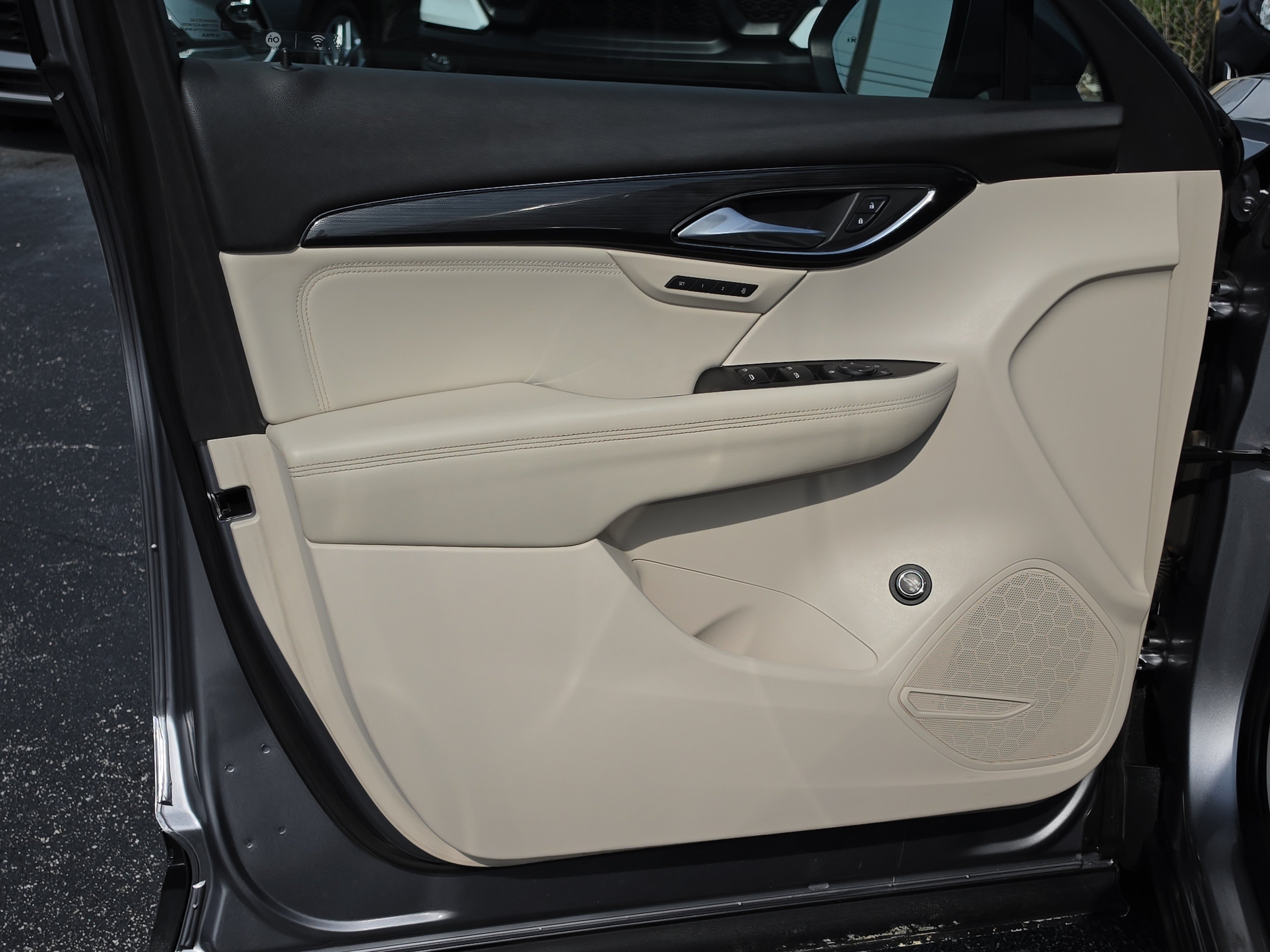 Used 2022 Buick Envision Essence w/ Safety Package FWD image 17