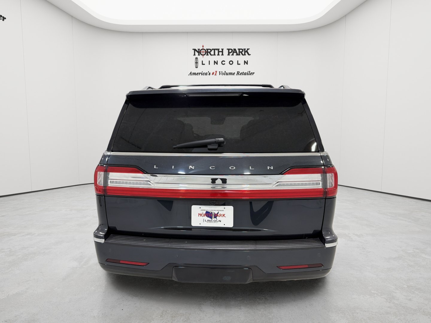 Used 2021 Lincoln Navigator Reserve w/ Luxury Package AWD/4WD image 4